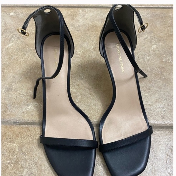 Stuart Weitzman Heels in Black - Picture 3 of 3